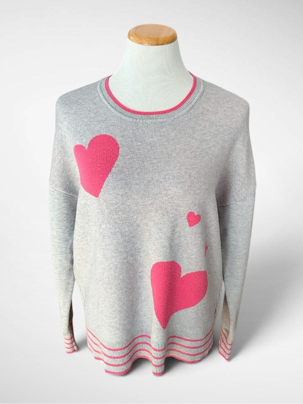 Marled Gray Heart Pullover Crewneck Sweater Long Sleeves